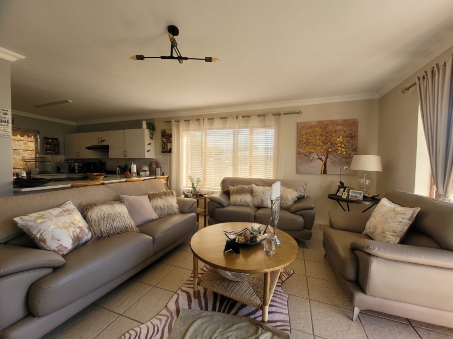 To Let 3 Bedroom Property for Rent in Paradise Beach Eastern Cape